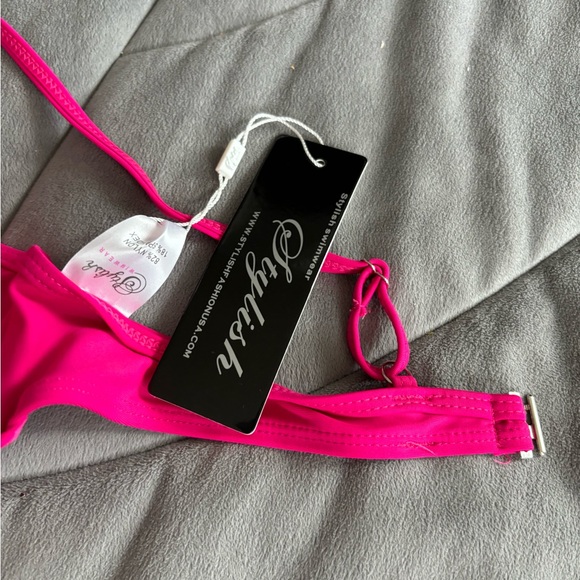 Pink bikinis - Picture 8 of 8